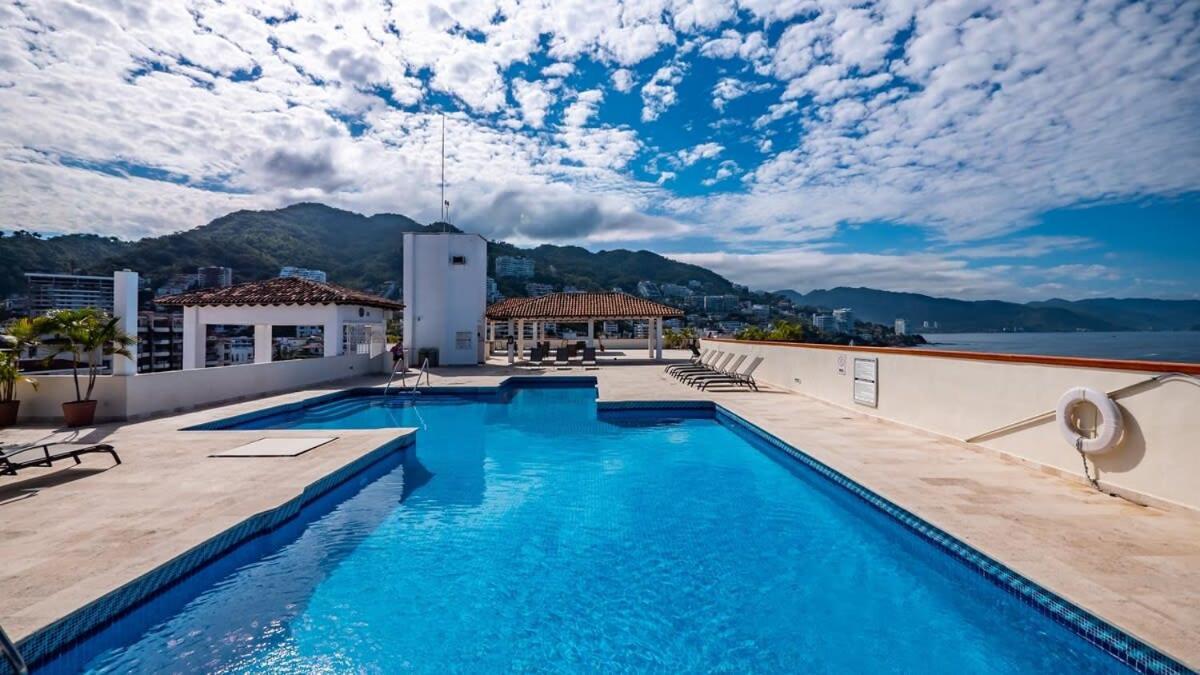 Apartamento Ocean View 2br Condo-balcony-beach-pool *