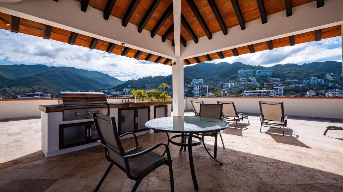 Ocean View 2br Condo-balcony-beach-pool Apartamento