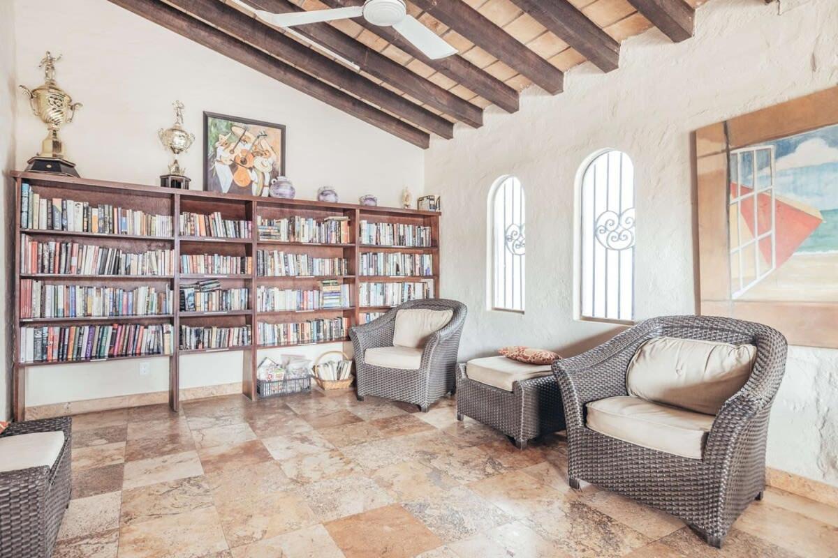 Apartamento Ocean View 2br Condo-balcony-beach-pool